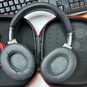 Beats by Dr. Dre Beats Executive Headphones 3.5mm Silver/Black/Red Case - Works