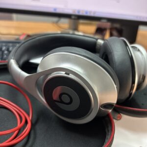 Beats by Dr. Dre Beats Executive Headphones 3.5mm Silver/Black/Red Case - Works