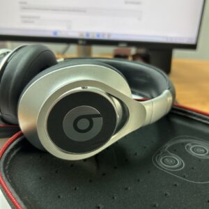 Beats by Dr. Dre Beats Executive Headphones 3.5mm Silver/Black/Red Case - Works