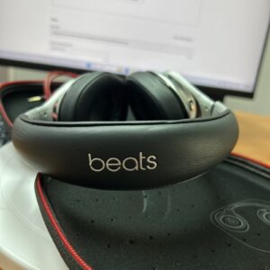 Beats by Dr. Dre Beats Executive Headphones 3.5mm Silver/Black/Red Case - Works