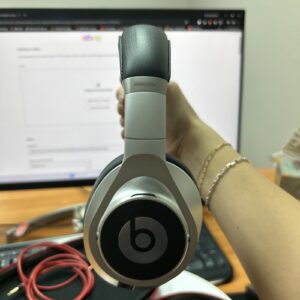 Beats by Dr. Dre Beats Executive Headphones 3.5mm Silver/Black/Red Case - Works